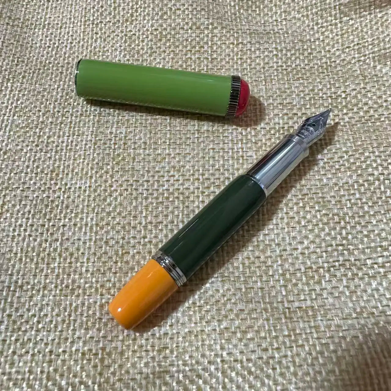 Pluma Fuente Pico | Esencia y Precisión


.