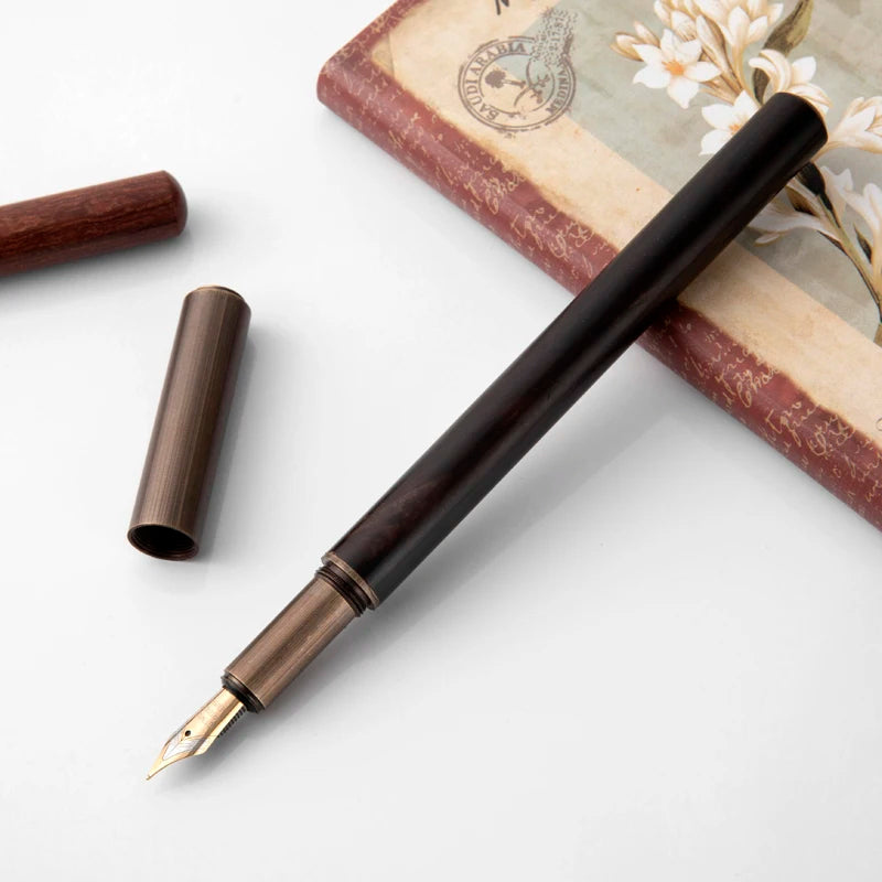 Pluma Fuente Retro de Madera y Bronce | Reflexión y Propósito